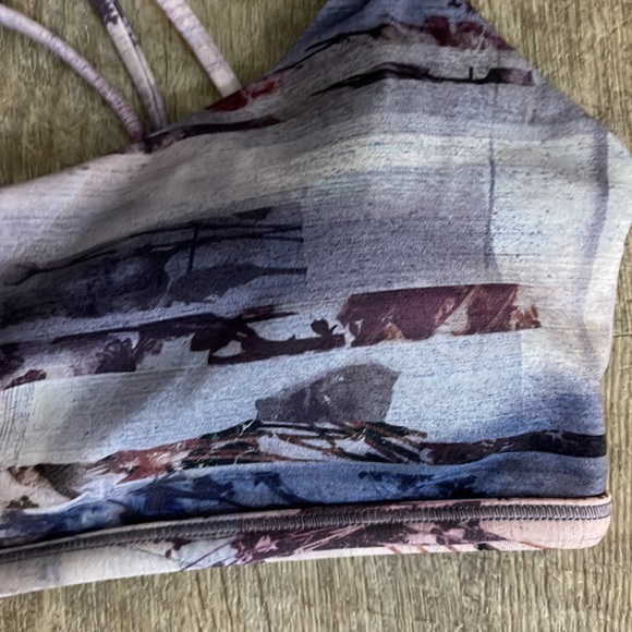 VEUC rare Lululemon free to be wild bra top - Picture 2 of 5